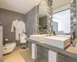 hotel luxury bathroom